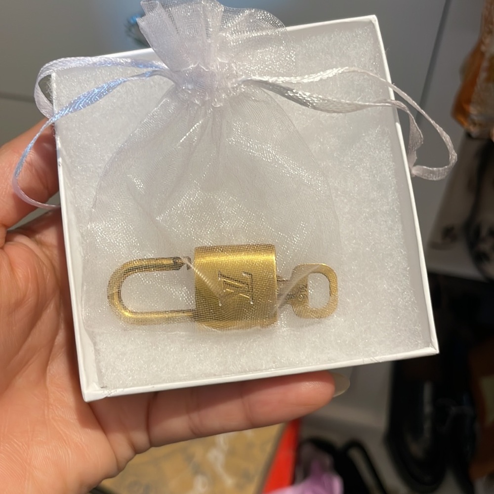 Authentic Louis Vuitton Lock with Keys. 💕 - Picture 6 of 6